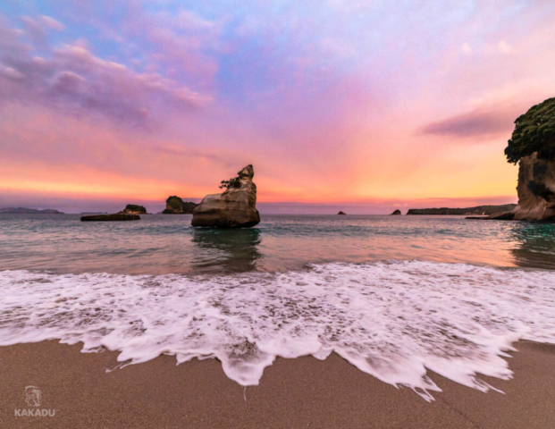 Wieczór na plaży Cathedral Cove