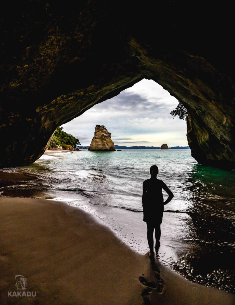 Potężna pieczara Cathedral Cove